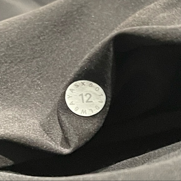 Lululemon Noir Crop - Picture 5 of 9